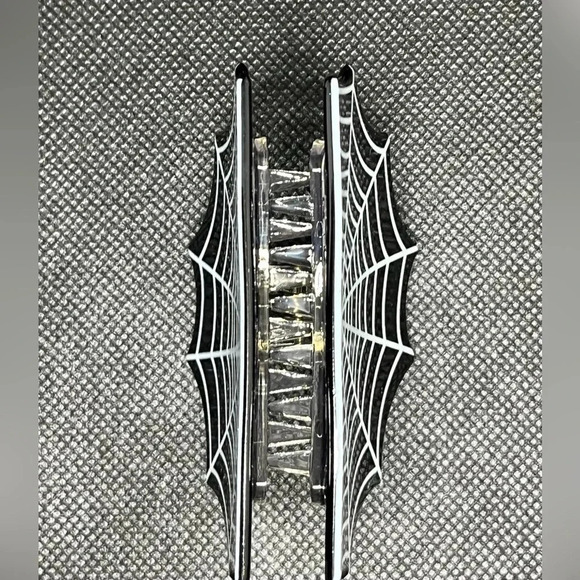 Halloween themed spider web hair clip πΈοΈ - Picture 3 of 6